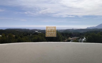 Fantastic villa with panoramic sea views.